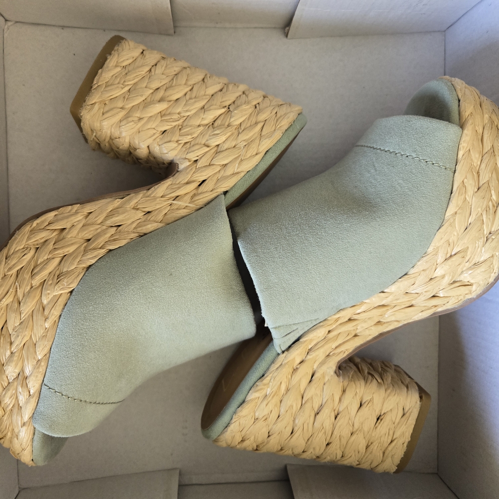 Lulu's Green and Tan Platform Sandals